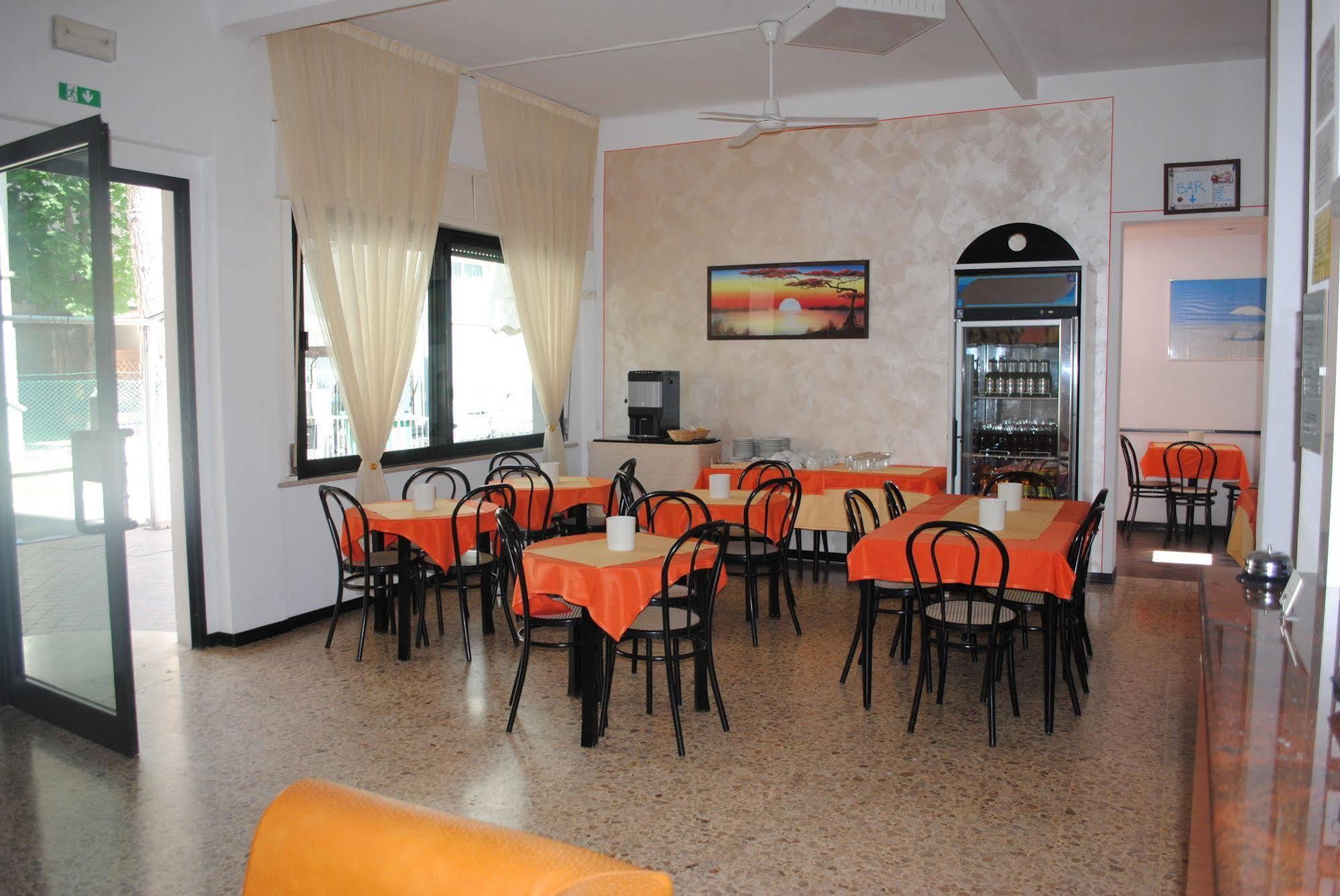 Hotel Pigalle Rimini Extérieur photo